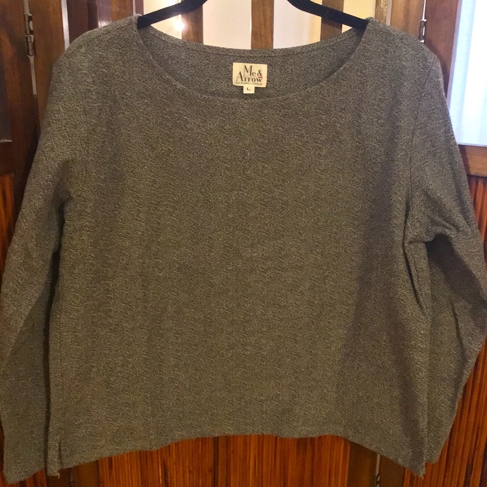 Me & Arrow Heather Gray Top